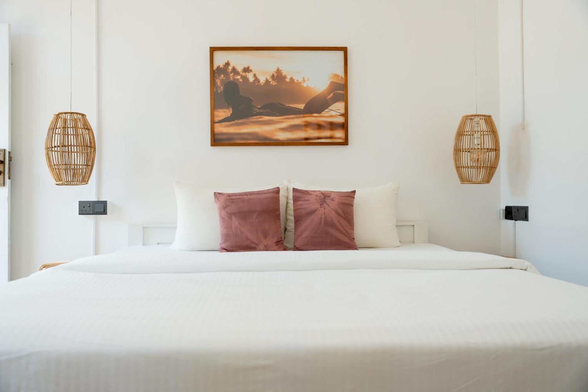 Lucky'S Surf Camp Bed & Breakfast Weligama Exterior photo