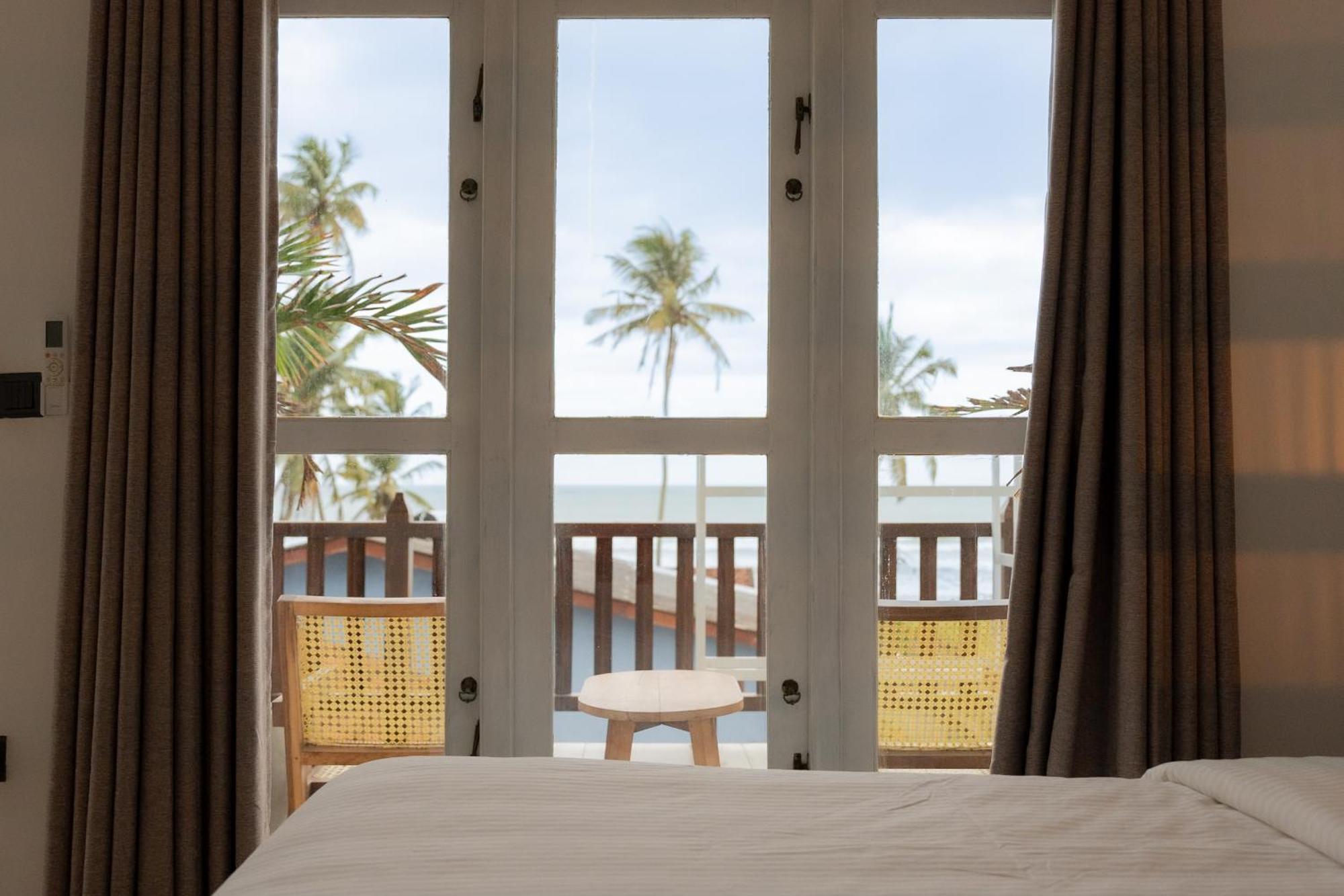 Lucky'S Surf Camp Bed & Breakfast Weligama Exterior photo